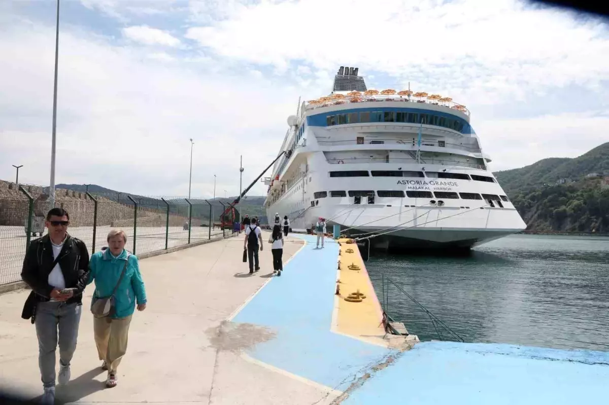 Amasra’ya Rus Turist Akını: 86 Bin Ziyaretçi!