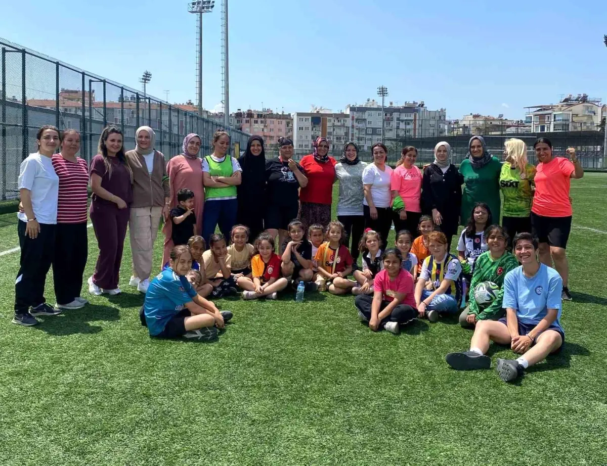 Anneler Futbol Oynadı