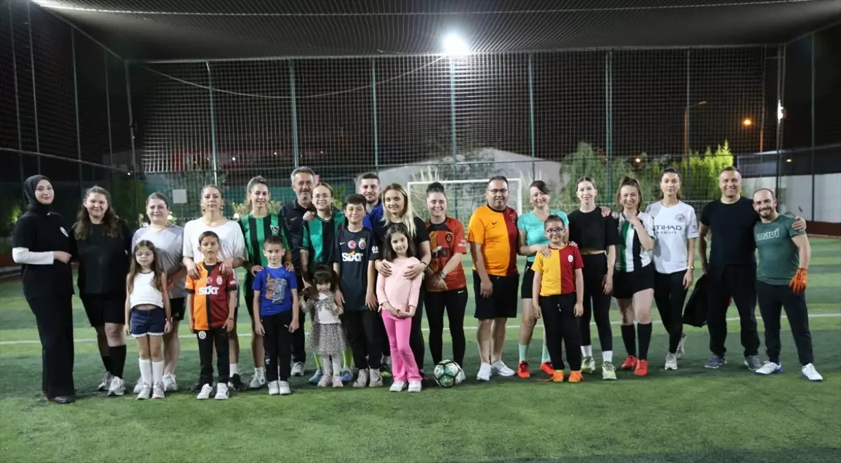 Anneler Halı Sahada Buluşuyor