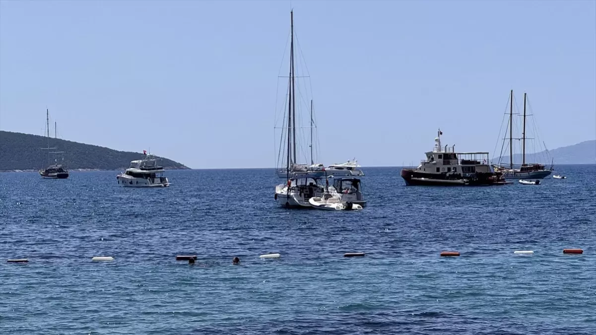 Antalya ve Muğla’da Yoğun Güneşli Plaj Keyfi