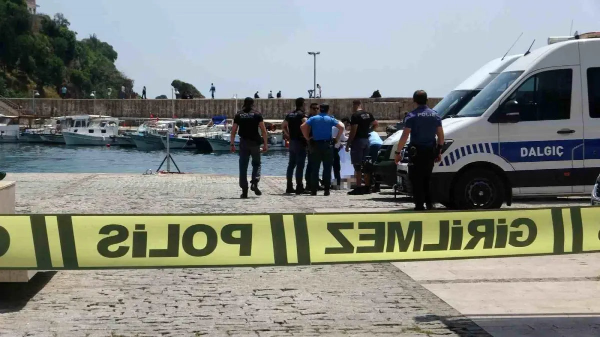 Antalya’da Sahilde Ceset Bulundu