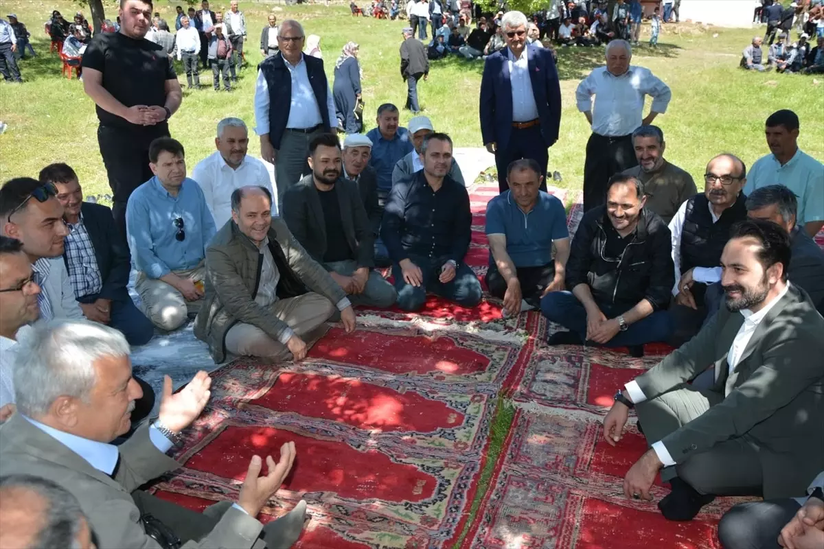 Arınç’tan Demirci’de Hayır Yemeği