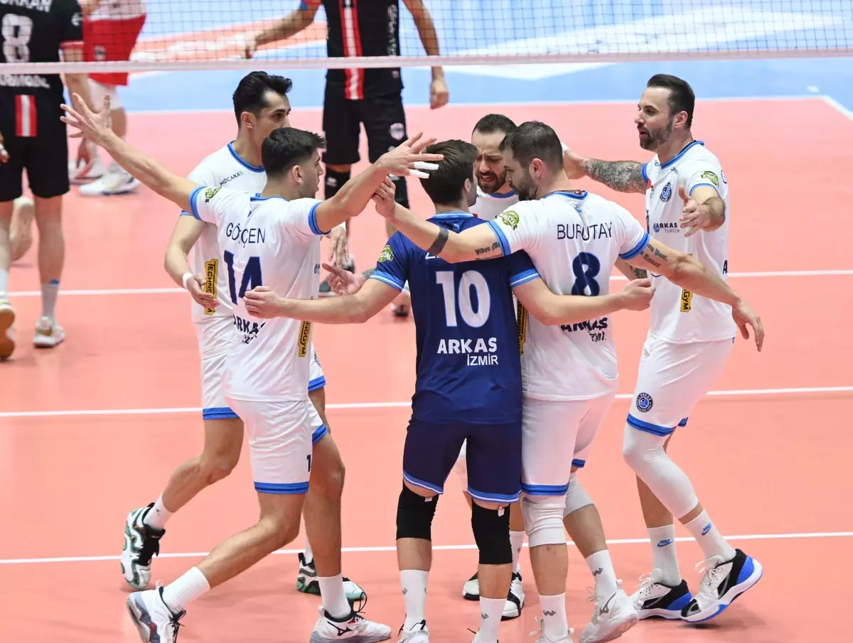Arkas Spor Efeler Ligi’nden Çekildi