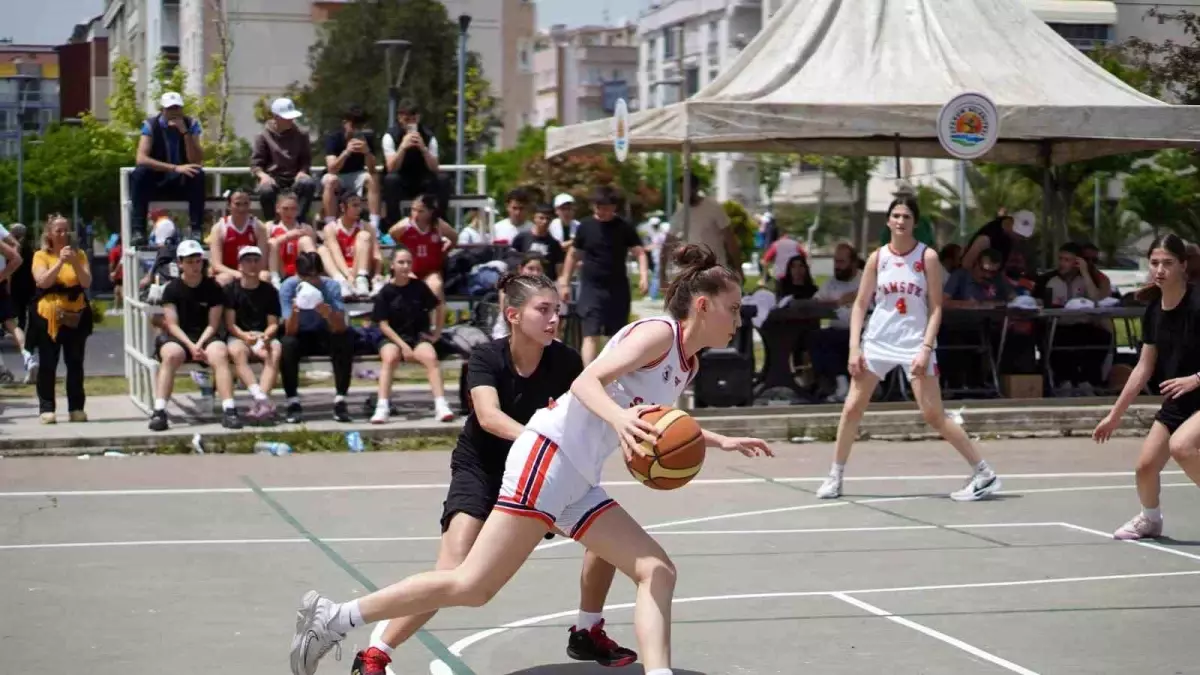Atakum Belediyesi 19 Mayıs Bayramı’nı Spor Turnuvalarıyla Kutladı