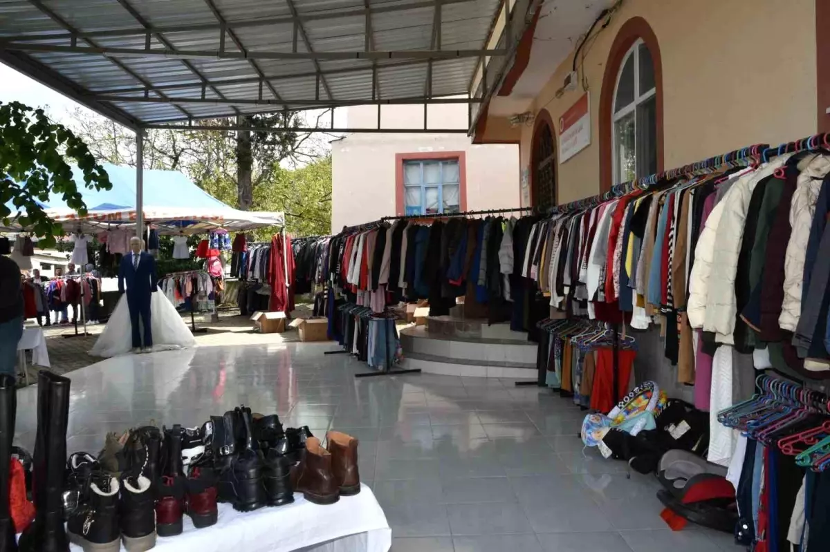 Atakum Belediyesi’nin Gezici Mağazası İhtiyaç Sahiplerine Destek Oluyor