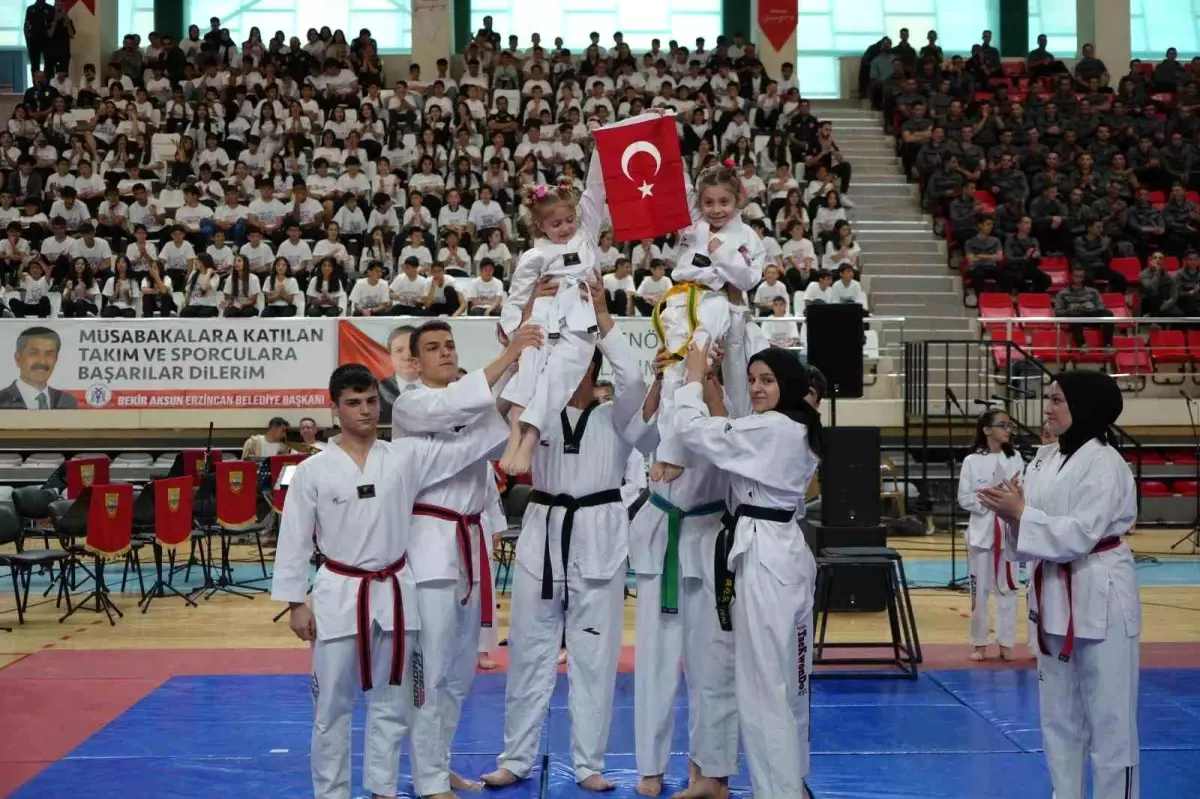 Atatürk’ü Anma Gençlik ve Spor Bayramı Erzincan’da Coşkuyla Kutlandı