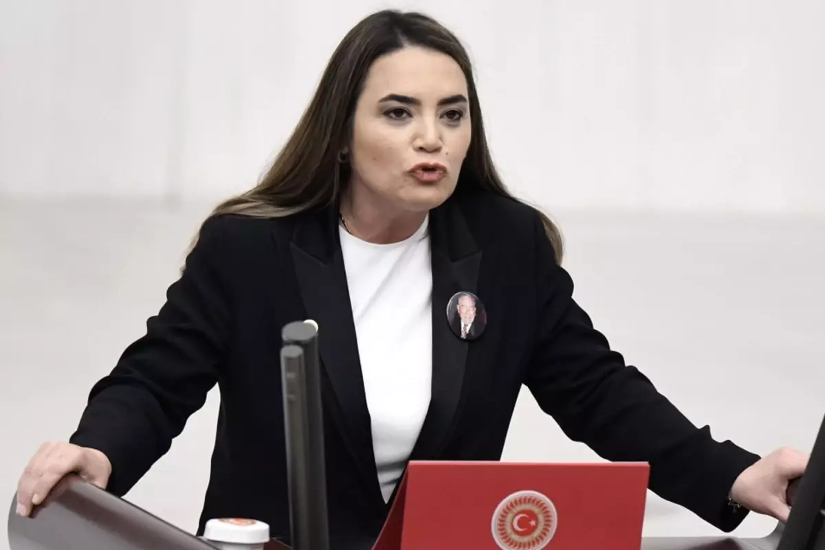 Babasının mezarında saldırıya uğradı! Alparslan Türkeş’in kızından açıklama var