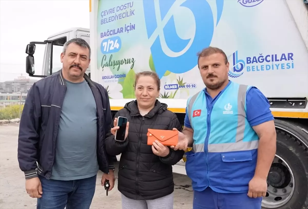 Bağcılar’da Kayıp Para ve Telefon Bulundu