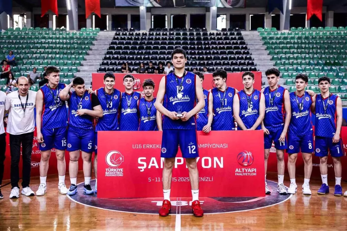 Bahçeşehir Koleji U16 Türkiye Şampiyonu
