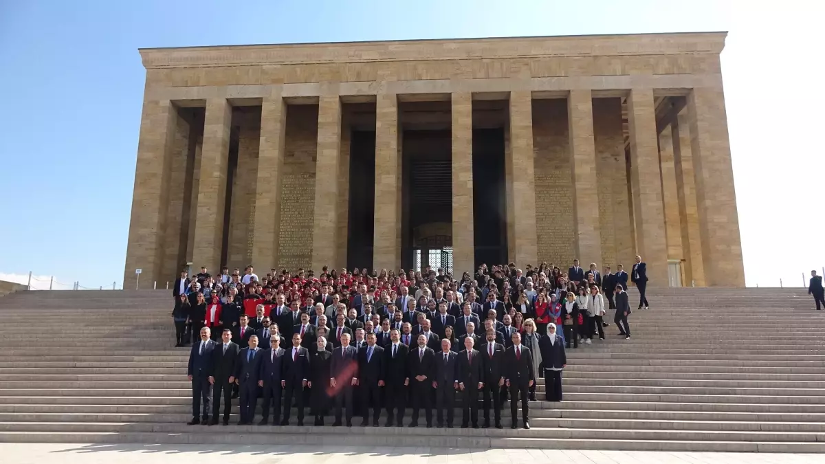 Bakan Bak, Anıtkabir’i Ziyaret Etti