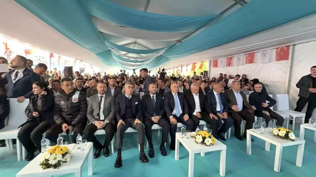Bakan Bak: “Türkiye’de son 23 yılda spor tesisleri devrimi yaşanmaktadır”