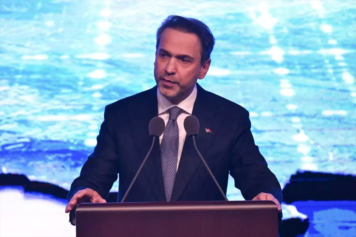Bakan Bayraktar, 2024’te rüzgar ve güneşte rekor kapasitenin devreye alındığını bildirdi Açıklaması