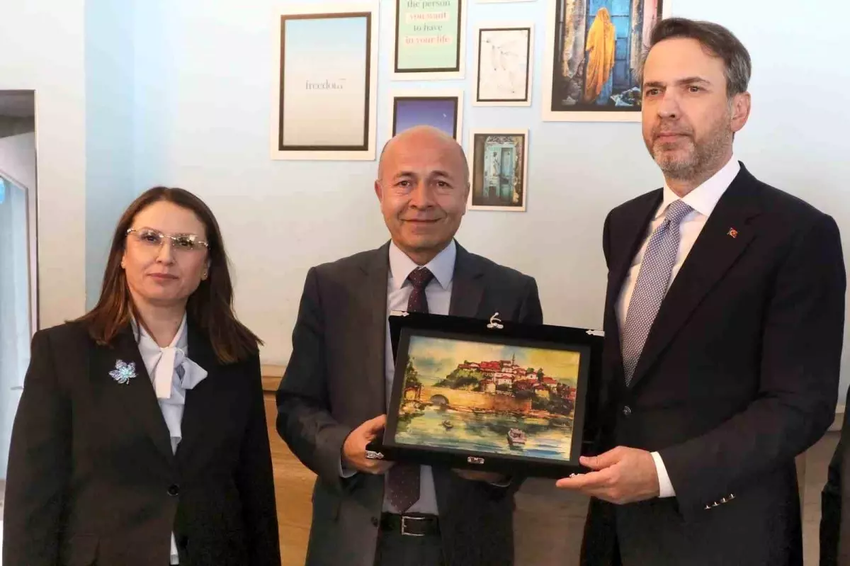 Bakan Bayraktar Amasra’da Belediye Başkanı Çakır’ı Ziyaret Etti