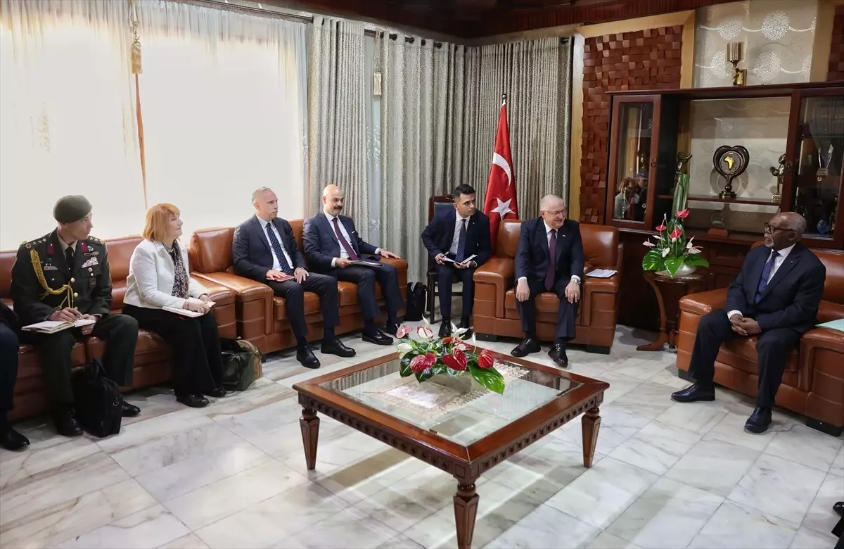 Bakan Güler Kamerun’da