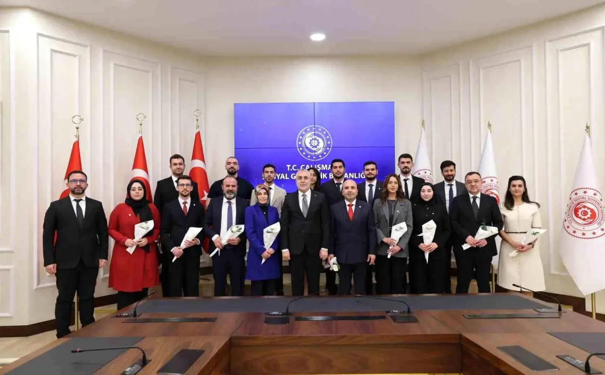 Bakan Işıkhan Eczacılarla Bir Araya Geldi