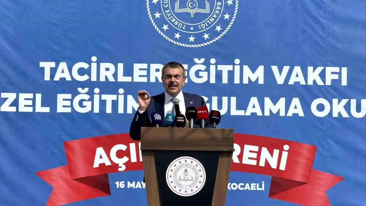 Bakan Tekin: “Türkiye, neredeyse tüm dersliklerinde akıllı tahta bulunduran dünyadaki tek ülke konumunda”