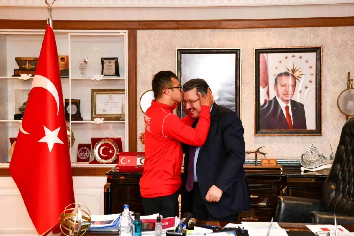 Başkan Genç, Down Sendromlu Basketbol Milli Takımı’nı Ağırladı