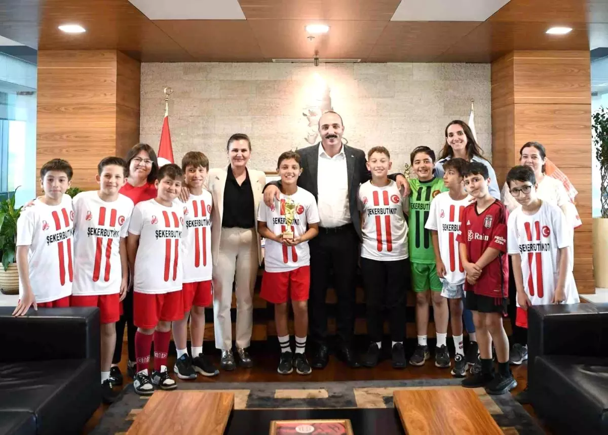 Başkan Kotan, 23 Nisan Futbol Turnuvası Şampiyonlarını Makamında Ağırladı