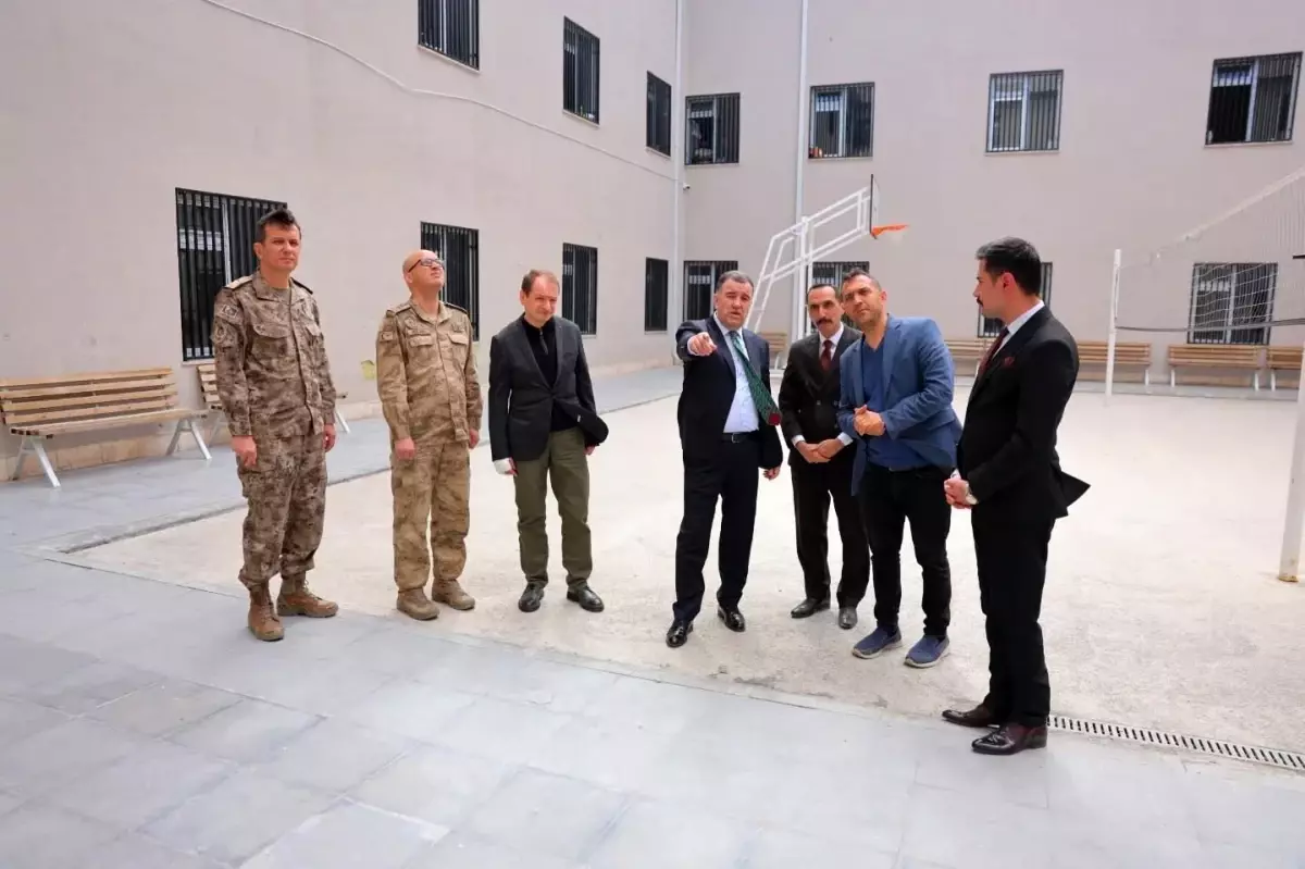 Bayburt Valisi Geri Gönderme Merkezi’ni Ziyaret Etti