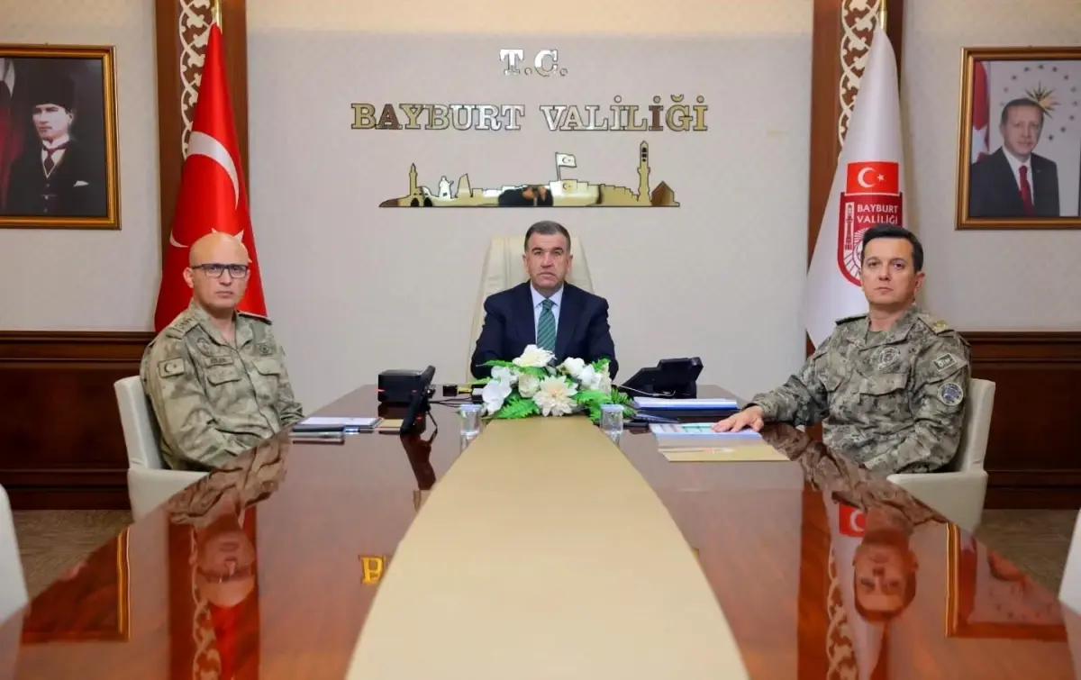 Bayburt Valisi Güvenlik Toplantısına Katıldı