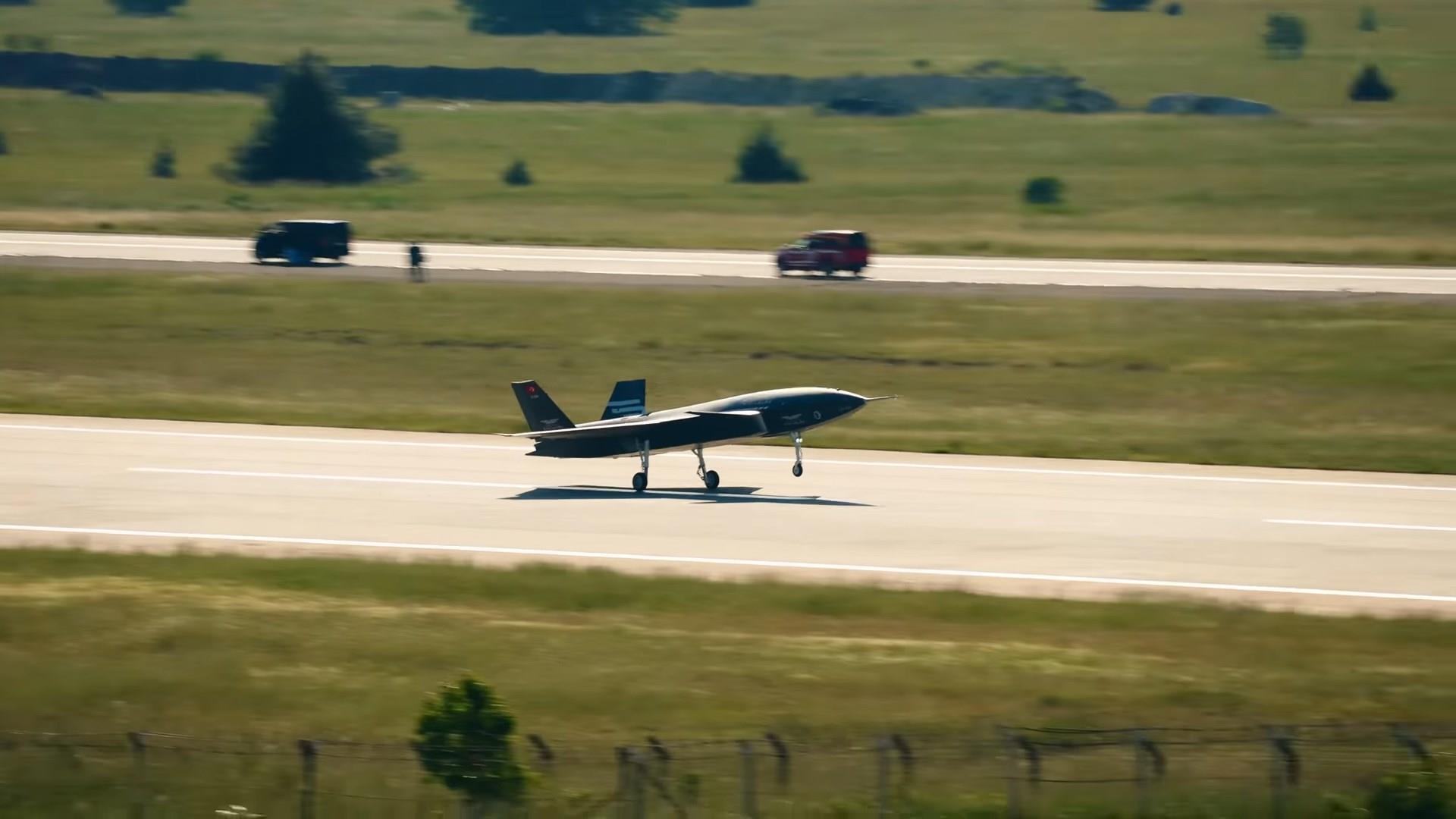 Bayraktar Kızılelma’nın yeni prototipi PT-4’ten uçuş testi!