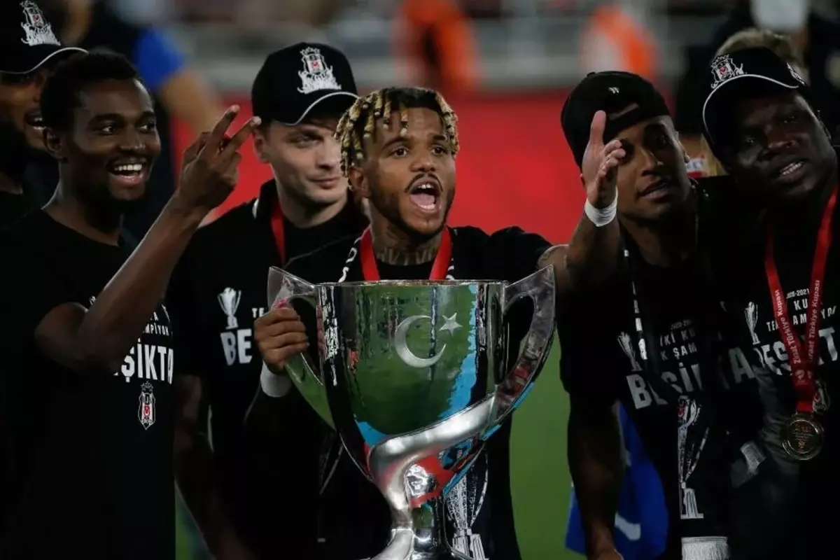 Beşiktaş’ın eski yıldızından çok konuşulacak sözler: Sen adam değilsin dedim