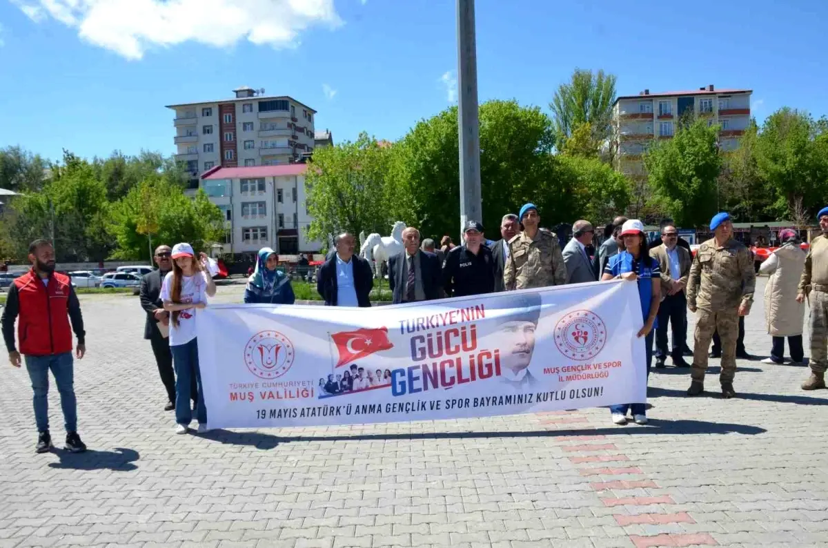 Bulanık’ta Gençlik Yürüyüşü Coşkusu