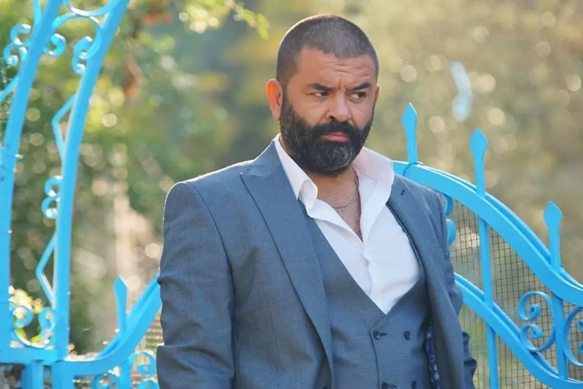 Bülent Şakrak aşk hayatıyla gündemde! Sevgilisiyle romantik akşam yemeğine çıktı