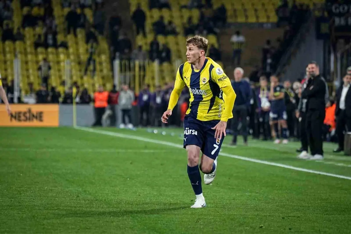 Burak Kapacak, Fenerbahçe’de İlk Kez Sahada