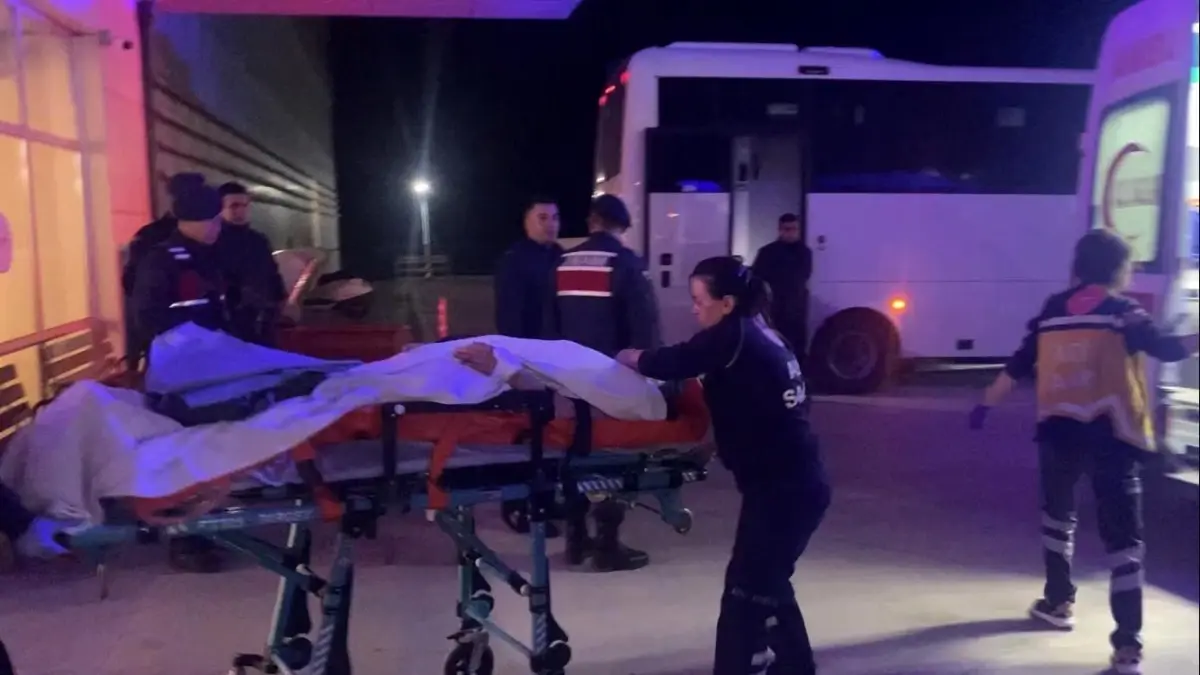 Burdur’da Bıçaklı Saldırı: Genç Kız Ağır Yaralı