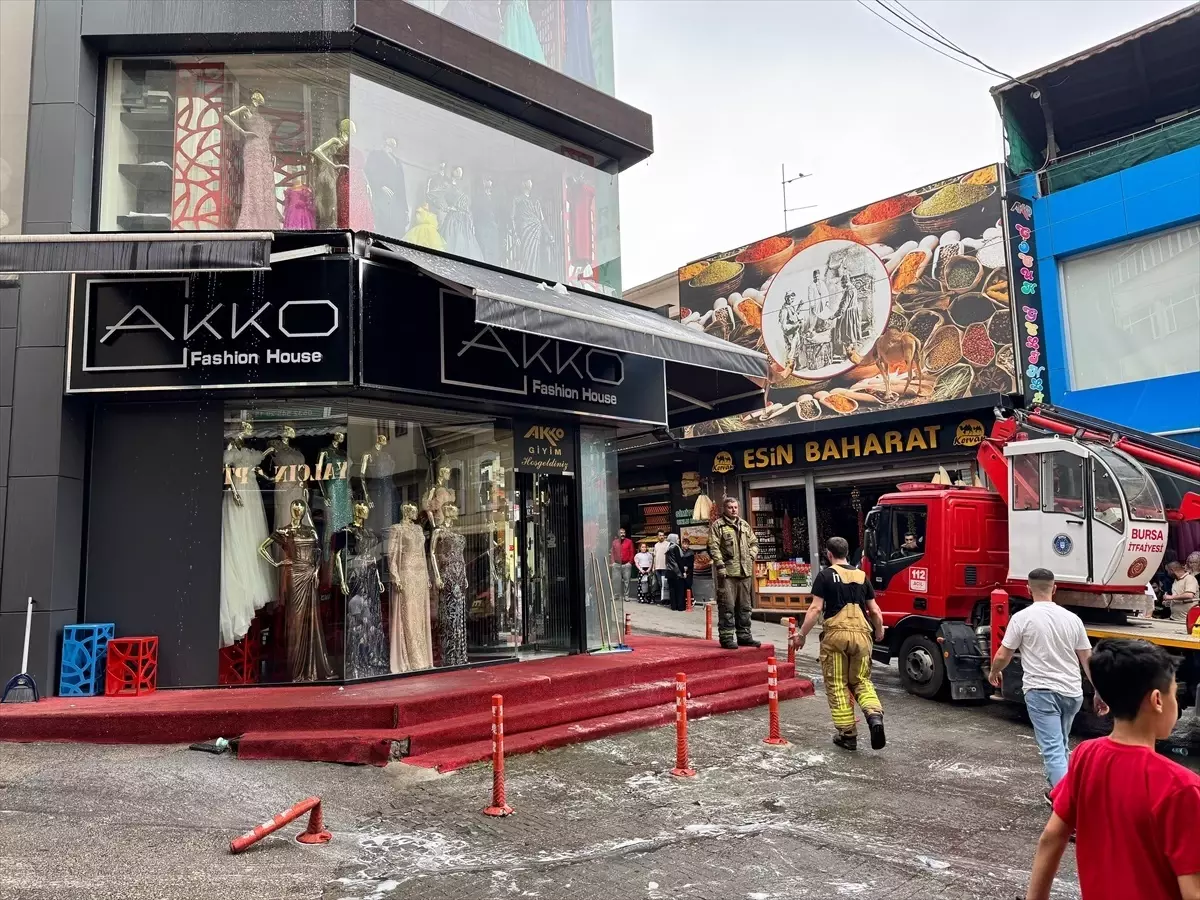 Bursa’da Giyim Mağazasında Yangın