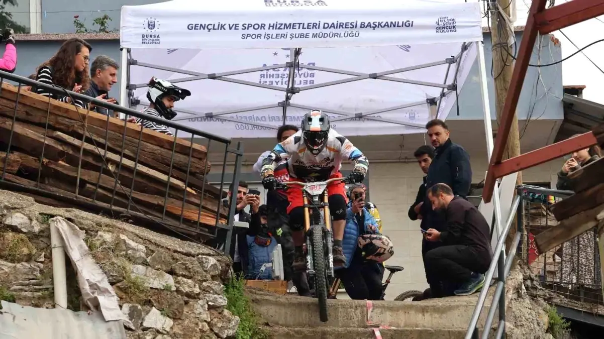 Bursa’da Türkiye’nin İlk Extrem Bisiklet Yarışı ‘Urban Downhill’ Gerçekleşti
