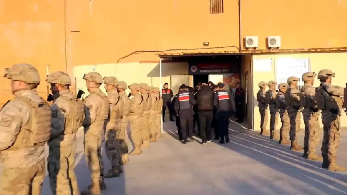 Çanakkale’de Tefeci Operasyonu: 9 Şüpheli Yakalandı
