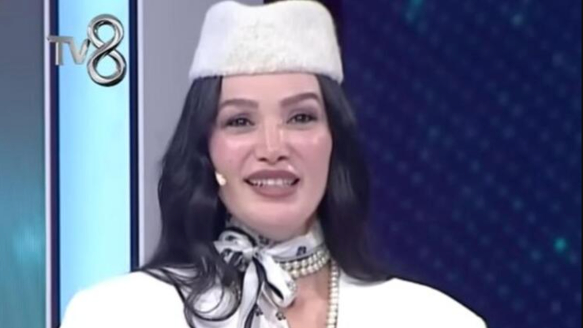 Çarkıfelek’in efsane hostesiydi! Emel Özkızıltaş fenomen yarışmaya dahil oldu