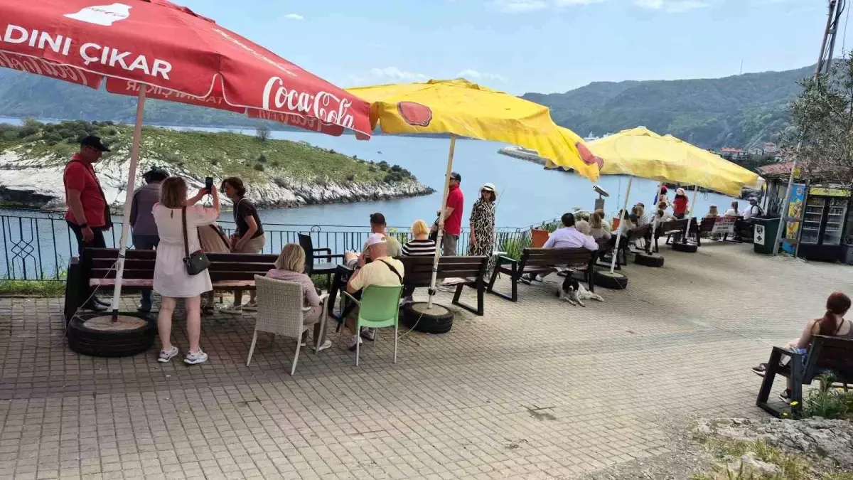 Çeşmi Cihan Amasra’ya havalar ısınmasıyla birlikte Rus akını da başladı