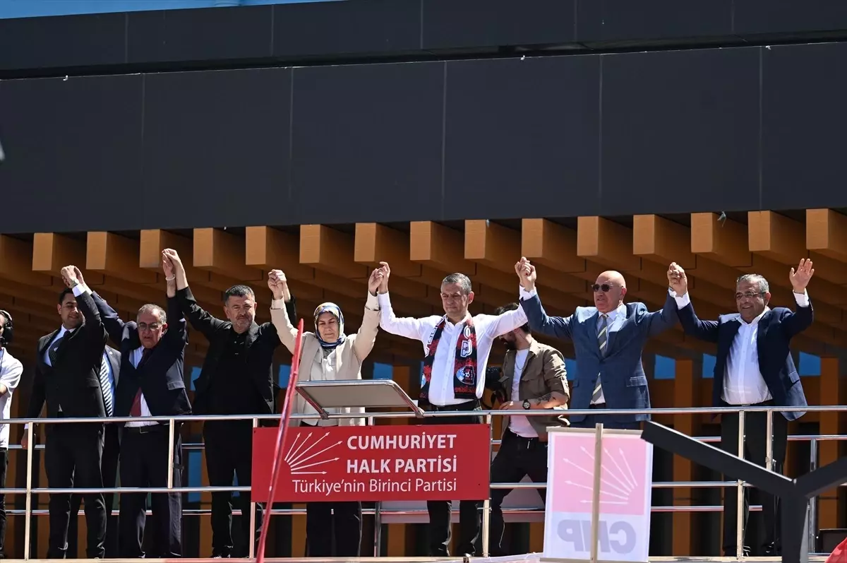 CHP Genel Başkanı Özel, partisinin Van mitinginde konuştu Açıklaması