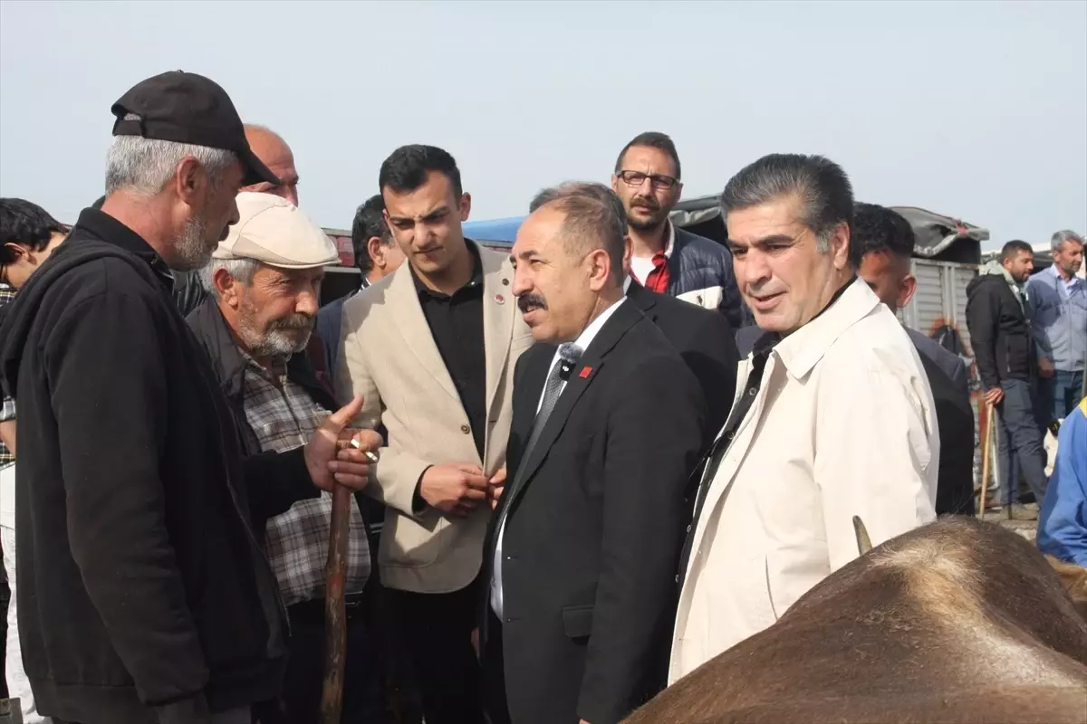 CHP Sivas İl Başkanı Hayvan Pazarını Ziyaret Etti