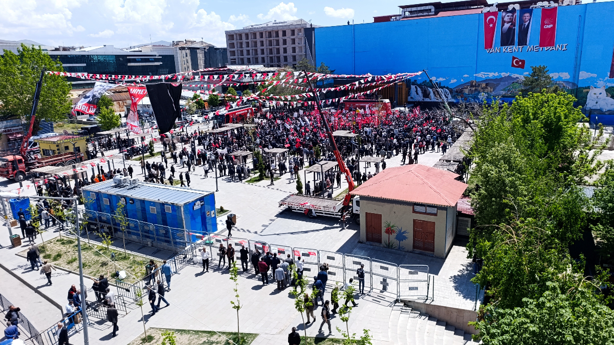 CHP’nin Van’daki mitingine katılım düşük oldu