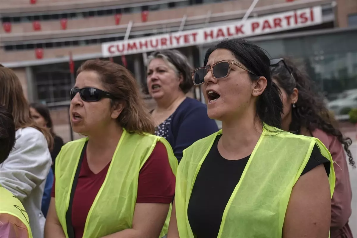 Çiğli İşçileri, CHP Genel Merkezi Önünde Eylem Yaptı