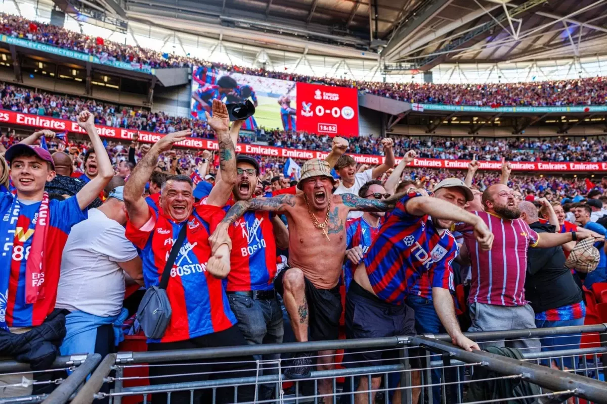 Crystal Palace İlk FA Cup Kupasını Kazandı