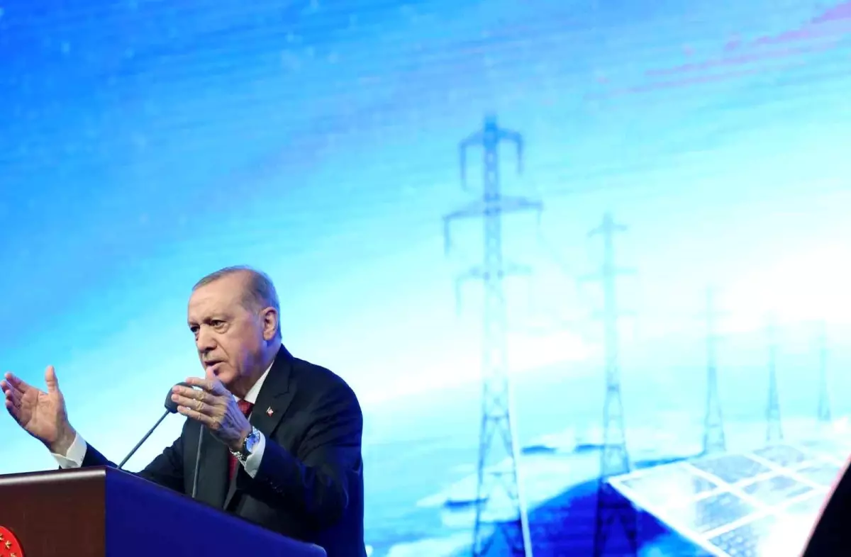 Cumhurbaşkanı Erdoğan: “Enerji arz güvenliğinin sağlanması hemen her devlet için bir beka meselesi haline dönüşmüştür.”