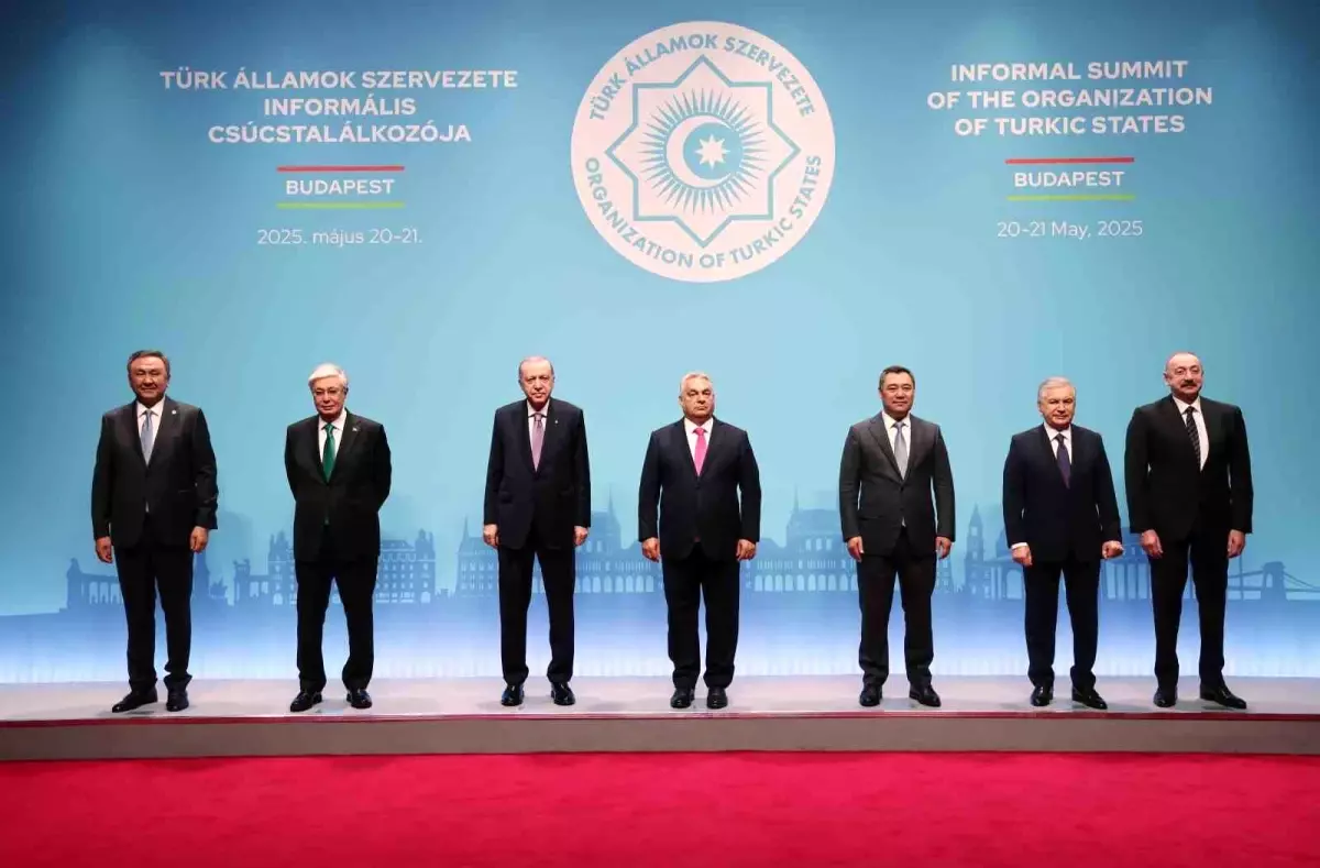Cumhurbaşkanı Erdoğan, Türk Devletleri Teşkilatı Zirvesi’nde aile fotoğrafına katıldı