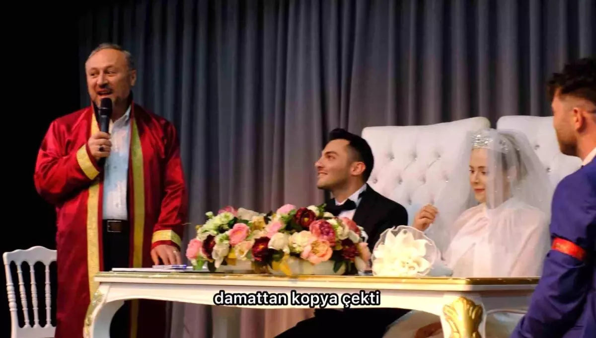 Damat Fısıldadı, Nikah Memuru Esprili Yanıt Verdi
