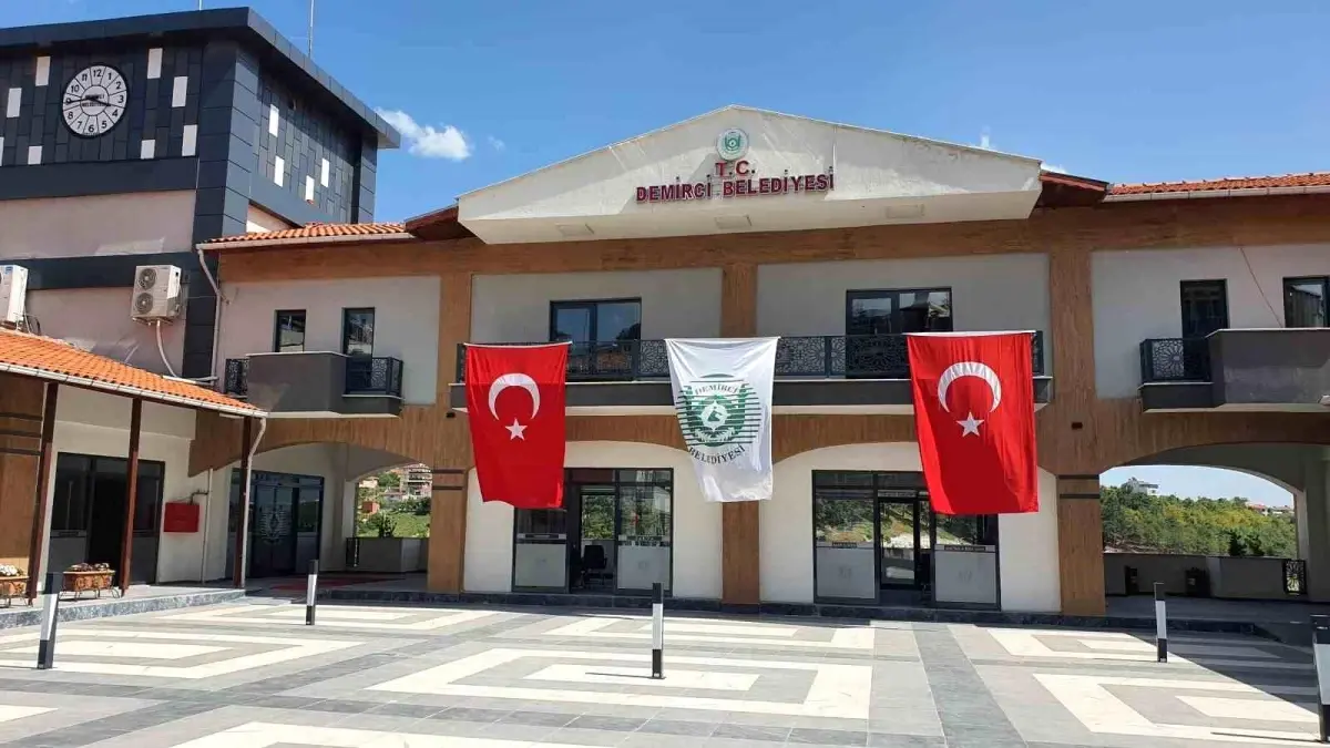 Demirci Belediyesi’nden Çalışanlara Rekor Promosyon Müjdesi