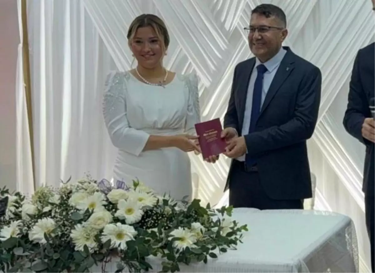 Depremzede Öğretmenlerin Evliliği