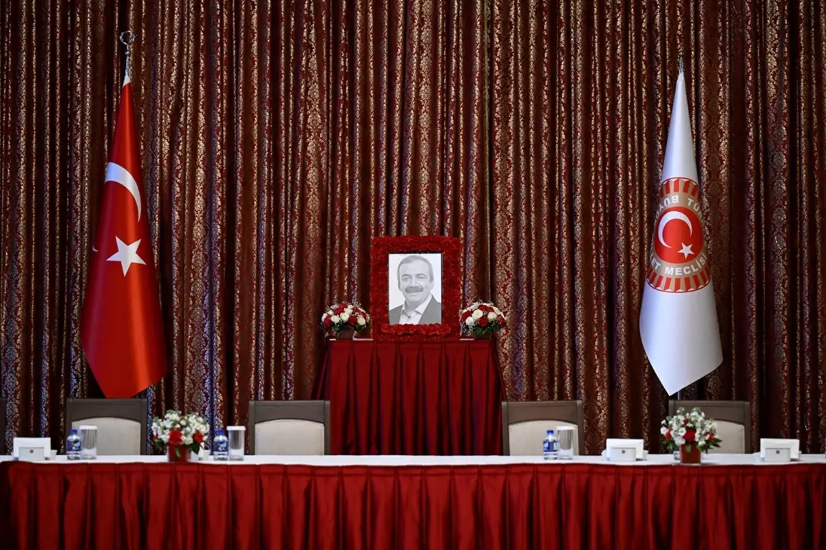Dervişoğlu, Sırrı Süreyya Önder için Meclis’te yapılan taziyeye katılmadı