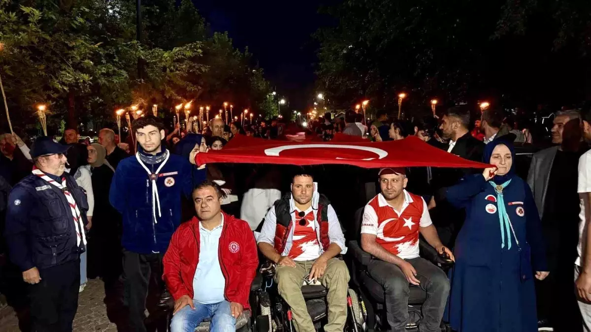 Diyarbakır’da Fener Alayı Yürüyüşü