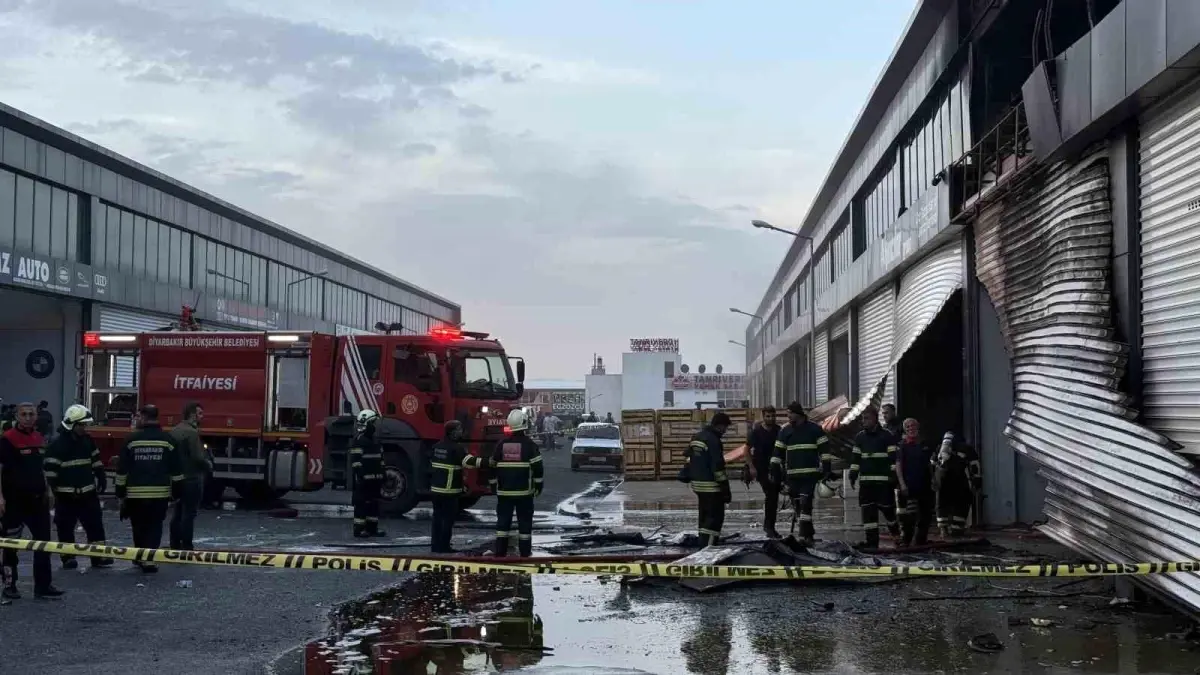 Diyarbakır’da Yangın: 4 Dükkan Yandı