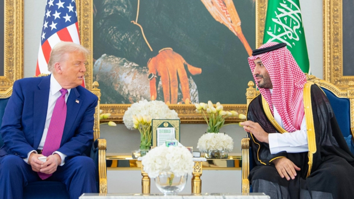Donald Trump Suudi Arabistan’da: Görüşmelerde uyukladı