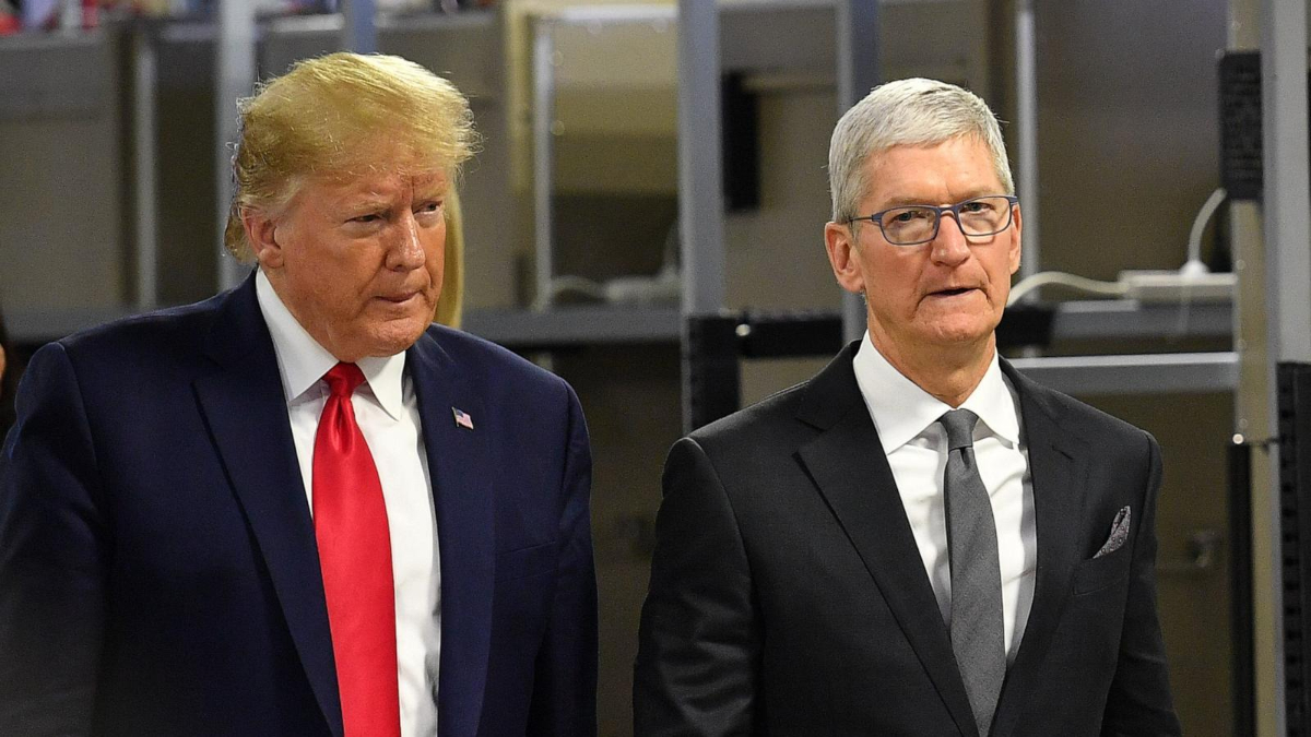 Donald Trump’tan Apple CEO’su Tim Cook’a çağrı: iPhone’ları ABD’de üret